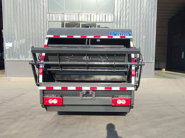 程力威牌CLW5040ZYSBDP型壓縮式垃圾車(chē)